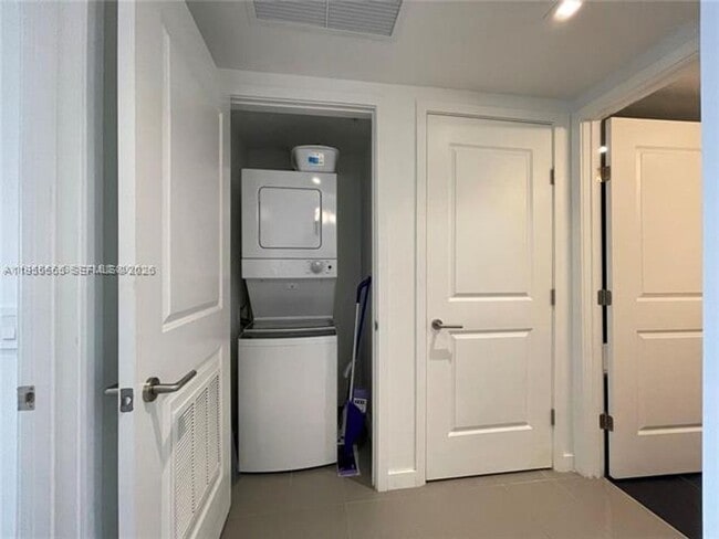 Building Photo - 1600 NE 1st Ave