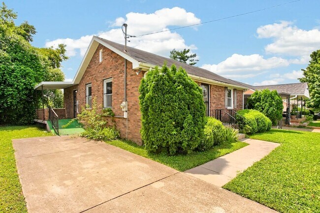 Building Photo - 2423 Underwood St