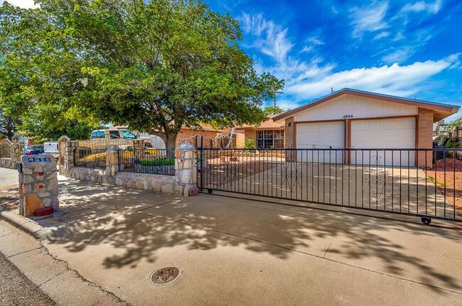 Building Photo - 4886 Maureen Cir