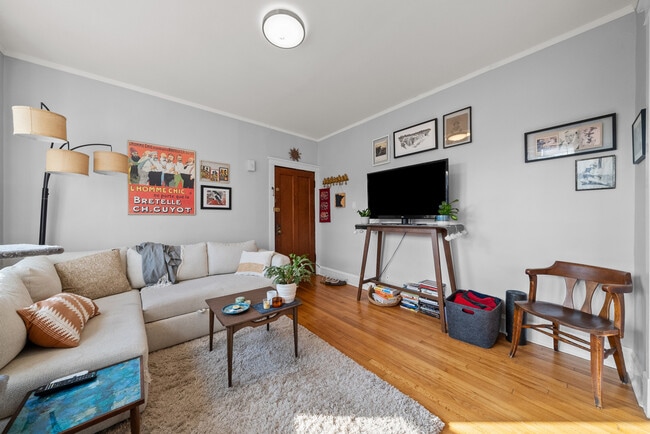 Building Photo - 3008 W Cullom Ave