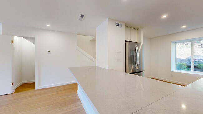 Building Photo - 50 Corte Real