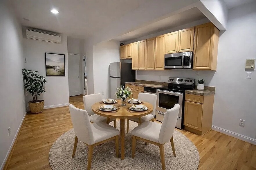 Building Photo - 723 Third Avenue