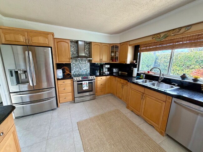 Building Photo - Gorgeous Pool Home in Satellite Beach!!