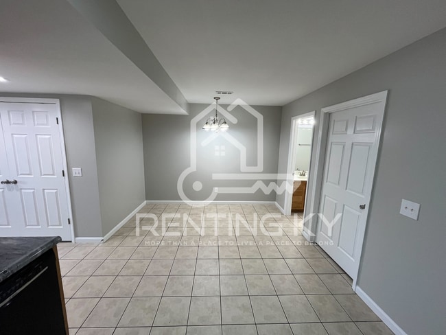 Building Photo - Huge 3-Bed, 2.5-Bath Townhouse!