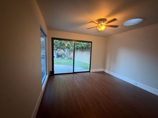 Building Photo - Gorgeous 3-Bedroom House in Gold River with pool