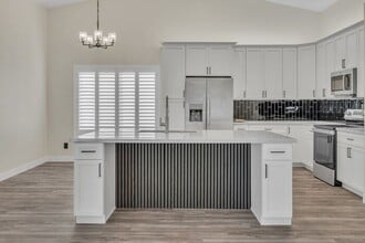 Building Photo - 3283 E Bonanza Rd