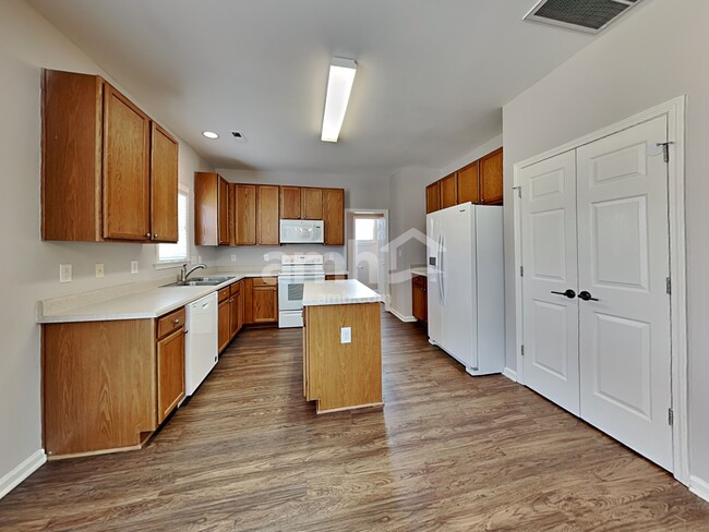 Building Photo - 209 Haywood Ln