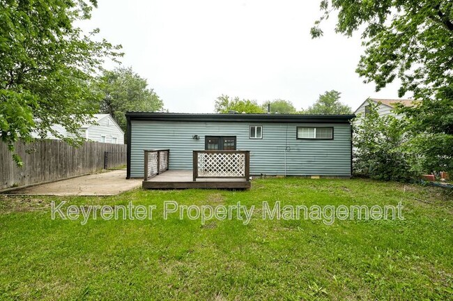 Primary Photo - 220 W Jacobs Dr
