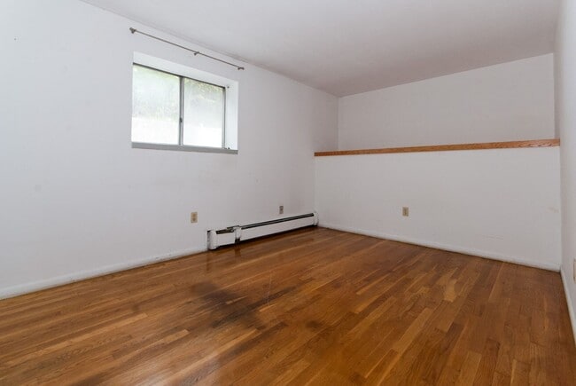 Building Photo - Brighton 2bed / 1bath with heat and hot water included in rent- building has a swimming pool