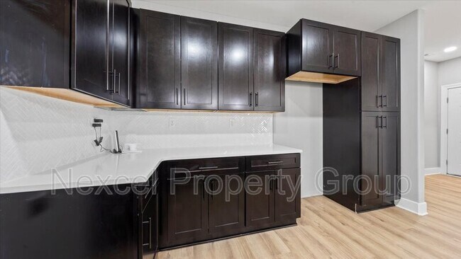 Building Photo - 1068 Bruce St