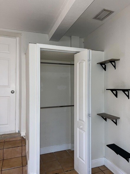 Building Photo - 31 NE 56th St