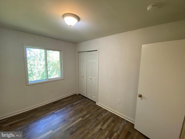 Building Photo - 4249 Normandy Ct