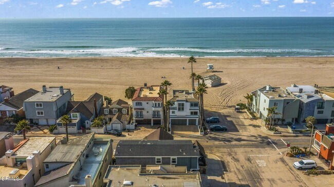 Building Photo - 104 La Brea St