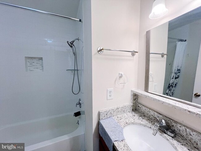 Building Photo - 6 Lazy Hollow Way