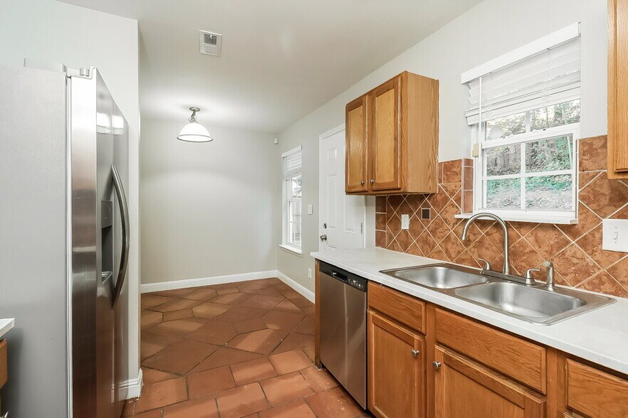 Building Photo - 4908 Elizabeth Rd