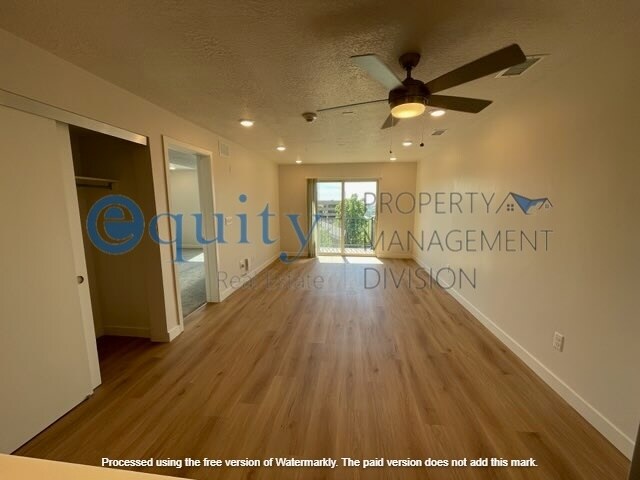 Building Photo - 1032 E 400 S