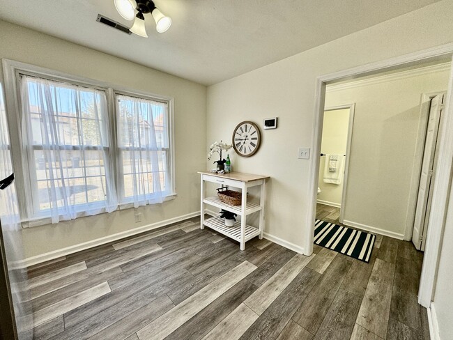 Building Photo - 3-Bedroom Townhome Ready NOW!! Completely ...