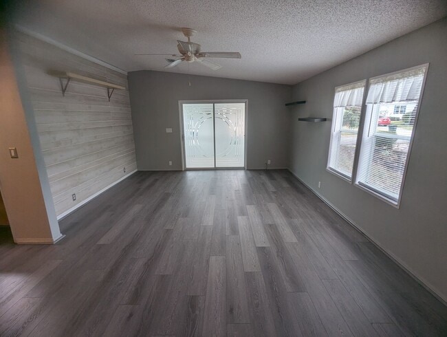 Building Photo - 2 Bedroom 2 Bathroom Home for RENT, Furbabies Welcome!