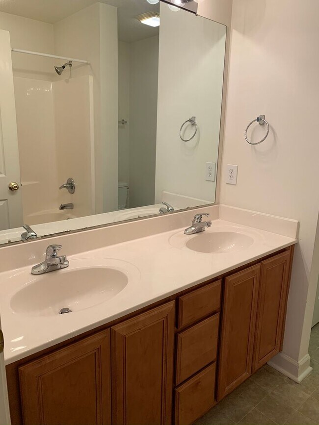 Building Photo - 177 Clusters Cir