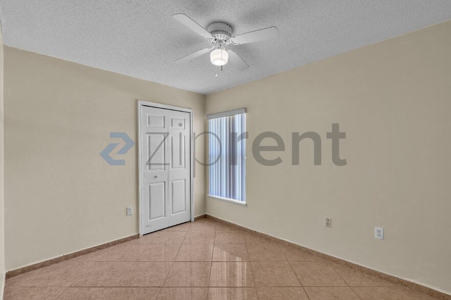 Building Photo - Unit