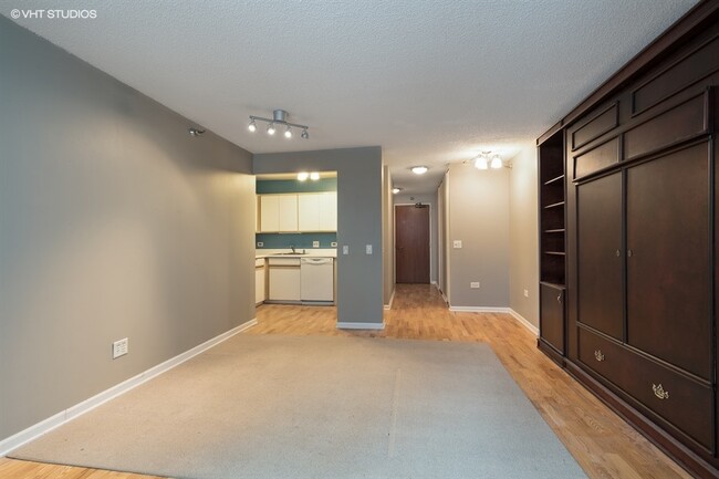 Building Photo - 440 N McClurg Ct