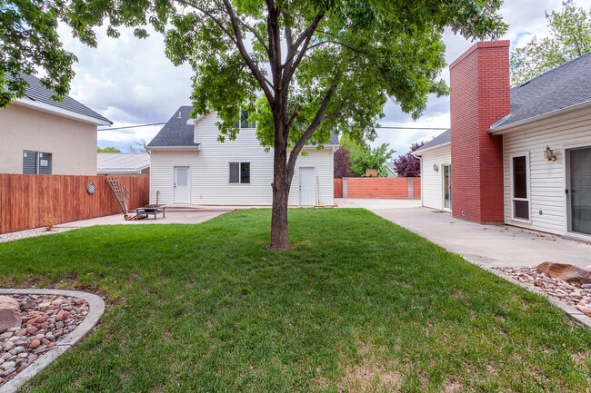 Building Photo - Pet-friendly home in downtown Hurricane