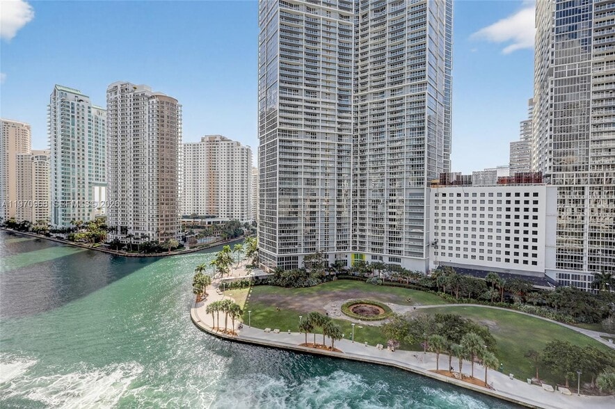 Building Photo - 200 Biscayne Boulevard Way