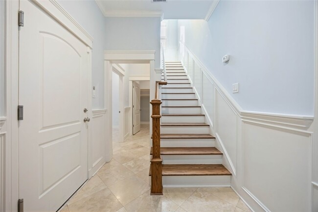 Building Photo - 609 Rutland St