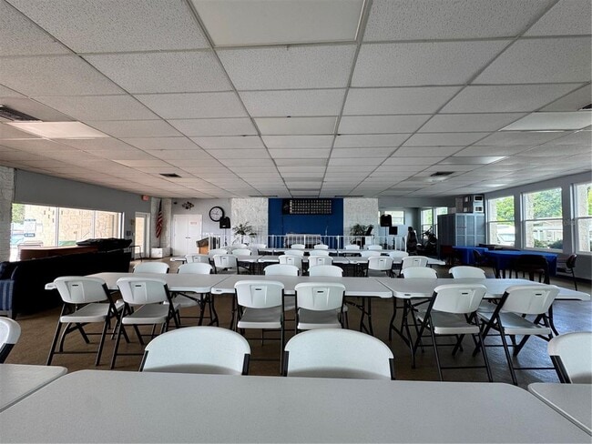 Building Photo - 250 Rosery Rd NW #206