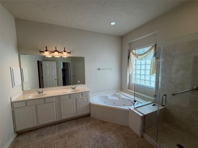 Building Photo - 27 Yacht Harbor