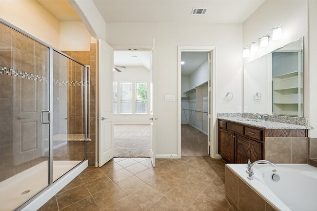 Building Photo - 10809 Grecian Dr