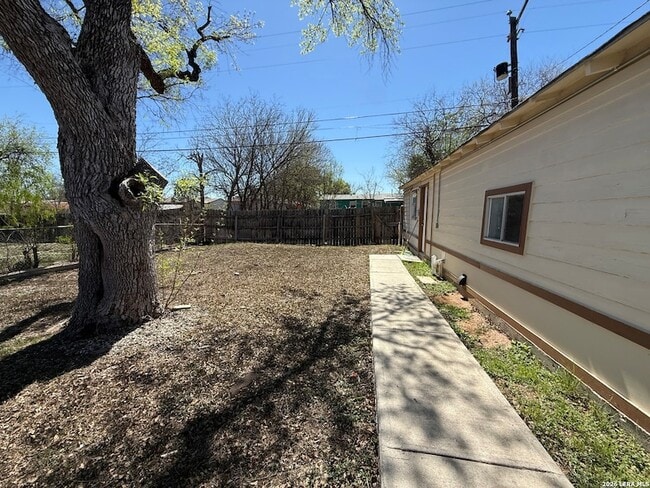 Building Photo - 258 Cliffwood Dr