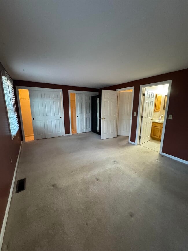 Building Photo - 16 Highbridge Hill Rd