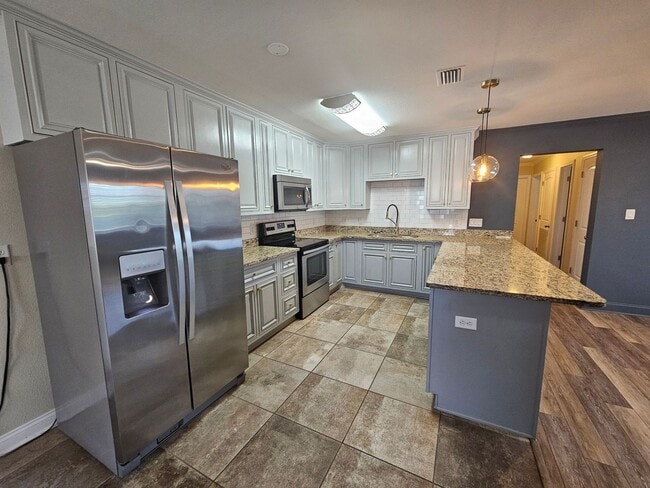 Building Photo - Exquisite 4Bed/2Ba Home in The Cove! *1/2 Off Security Deposit for Active-Duty Military!!*