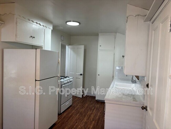 Building Photo - 5069-5071 Kester Ave