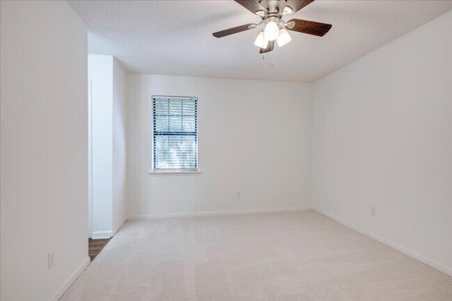 Building Photo - 3128 Village West Drive