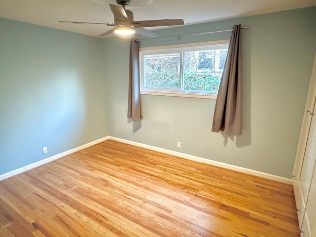 Building Photo - Rose City Park Neighborhood Quintessential Ranch Home on Corner Lot with Huge Basement, Fenced Ya...