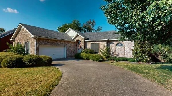 Building Photo - 1519 Kensington Dr