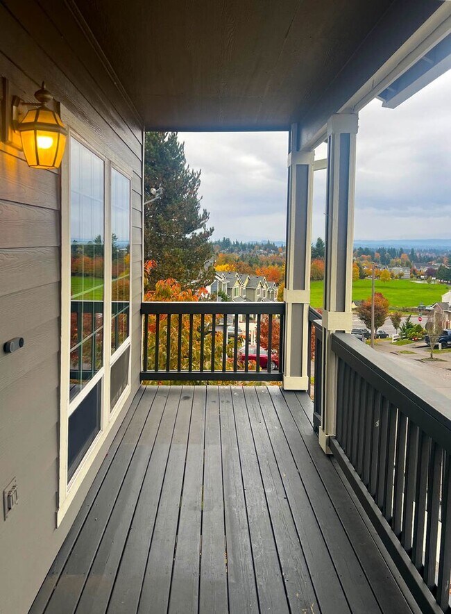 Building Photo - Beautiful West Linn Home in a Quiet, Desirable Neighborhood