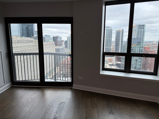 Building Photo - 400 N La Salle Dr