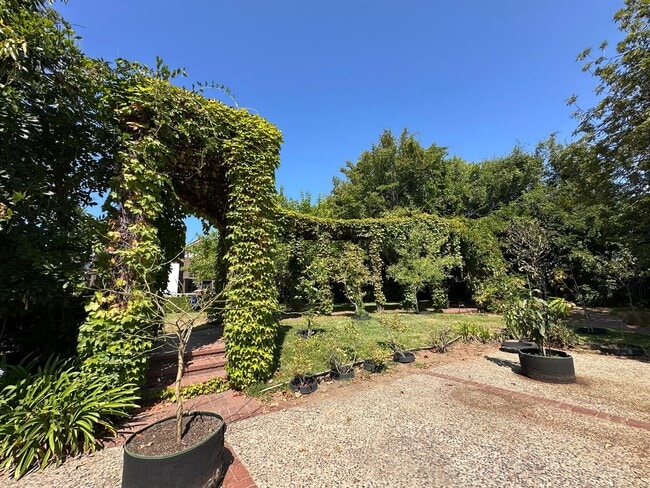Building Photo - SPACIOUS MANSION WITH 2 PRIVATE ROOMS *FOR...
