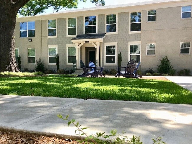 Building Photo - 6304 Prospect Ave