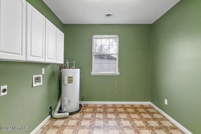 Building Photo - 424 Singletree Dr