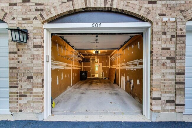 Building Photo - 534 River Front Cir