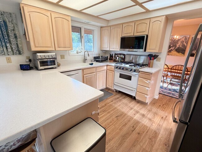 Building Photo - 6841 Crooked Tree Dr