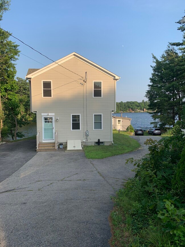 Primary Photo - 8 Lakeview Dr