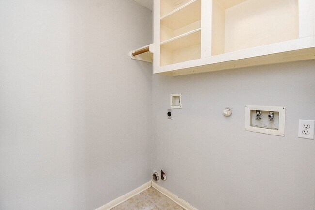 Building Photo - 2810 Grassy Knoll Ct