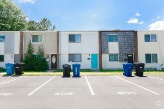 Building Photo - Updated 3BR Townhouse in Prime VA Beach Lo...