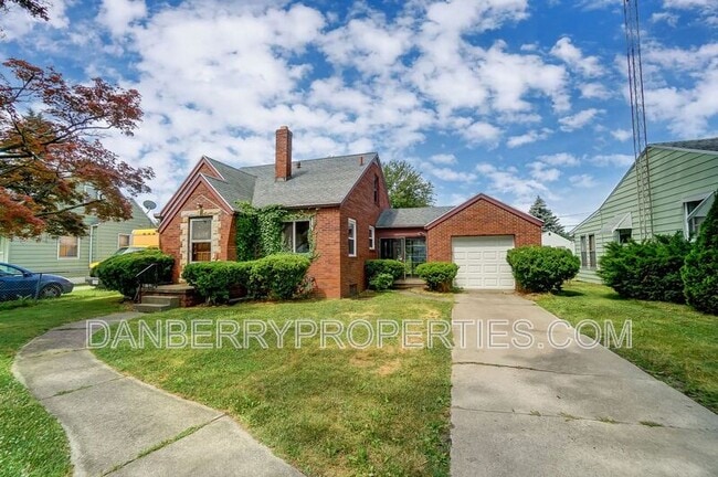 Building Photo - 347 Darrow Ave