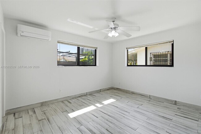 Building Photo - 2627 SW 29th Ave
